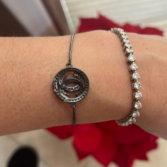 New Black plated Designer look Bracelet Adjustable with clear cz stones - Picture 3 of 4